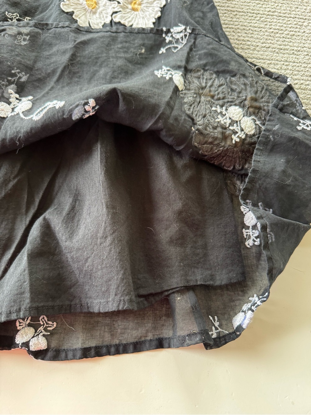 Vintage 90s Y2K Persaman Black Midi Skirt with White Daisy Embroidery Sz 10 - Picture 8 of 9